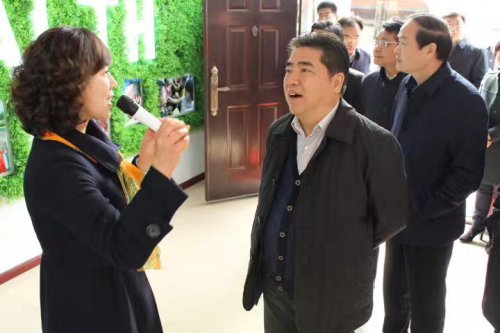 市长项雪龙、副市长尹哲强等领导在连云区区委书记陈书军一行的陪同下，考察智慧养老平台，并予以从分的肯定